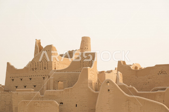 أسوار الدرعية القديمة في مدينة الرياض بالمملكة العربية السعودية، حي الطريف التاريخي، مركز ثقافي سياحي، جوهرة المملكة، قرية تراثية، المباني الاثرية في الدرعية، معالم السعودية التاريخية،  السياحية في السعودية