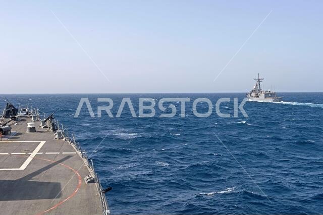 المدمرة الأمريكية "يو إس إس تروكستون" (DDG 103) هي مدمرة صواريخ موجهة من فئة "أرلي بيرك" تابعة للبحرية الأمريكية، دخلت الخدمة عام 2009. في 25 أبريل 2017، في البحر الأحمر، أجرت السفينة تدريباً على التزود بالوقود في البحر مع الفرقاطة المصرية "إي إن إس تابا" (F 916) خلال تمرين "إيجل سالوت 17". توثق الصورة الأرشيفية التمرين الأمني البحري متعدد الأطراف ضمن منطقة عمليات الأسطول الخامس الأمريكي. المدمرة الأمريكية "يو إس إس تروكستون" (DDG 103) هي مدمرة صواريخ موجهة من فئة "أرلي بيرك" تابعة للبحرية الأمريكية، دخلت الخدمة عام 2009. في 25 أبريل 2017، في البحر الأحمر، أجرت السفينة تدريباً على التزود بالوقود في البحر مع الفرقاطة المصرية "إي إن إس تابا" (F 916) خلال تمرين "إيجل سالوت 17". توثق الصورة الأرشيفية التمرين الأمني البحري متعدد الأطراف ضمن منطقة عمليات الأسطول الخامس الأمريكي.