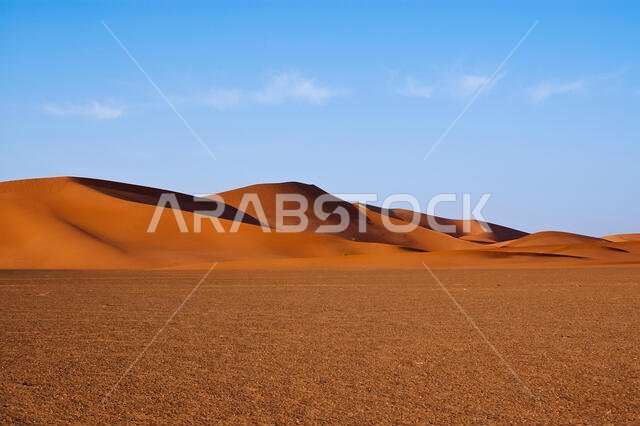 منظر طبيعي للكثبان الرملية في صحراء الربع الخالي في شبه الجزيرة العربية منظر طبيعي للكثبان الرملية في صحراء الربع الخالي في شبه الجزيرة العربية