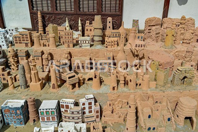 مدينة نموذجية مصنوعة من الرمال خارج مركز ثقافي في جدة، المملكة العربية السعودية.