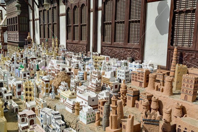 مدينة نموذجية مصنوعة من الرمال خارج مركز ثقافي في جدة، المملكة العربية السعودية.