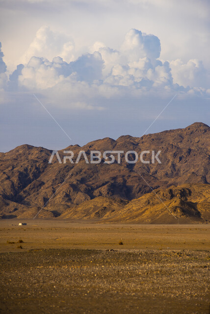 الجبال والمرتفعات في المملكة العربية السعودية، غيوم كثيفة في سماء السعودية، السحب الركامية، سحب بيضاء، جمال الطبيعة في السعوية، السياحة في السعودية