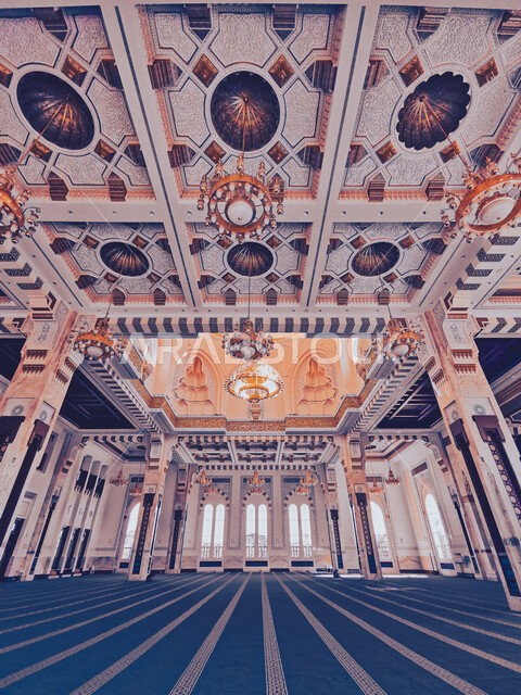 صورة من الداخل لمسجد بديكورات وتصاميم رائعة، تصميمات وديكورات اسلامية، الفن الهندسي المعماري الداخلي للمساجد، العبادة والتقرب الى الله، اسلاميات وعبادة