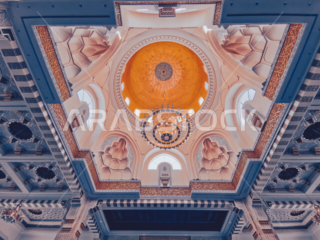 صورة من الداخل لمسجد بديكورات وتصاميم رائعة، تصميمات وديكورات اسلامية، الفن الهندسي المعماري الداخلي للمساجد، العبادة والتقرب الى الله، اسلاميات وعبادة