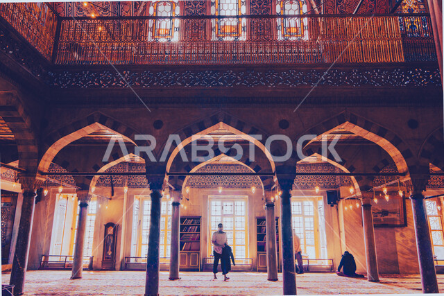 صورة من الداخل لمسجد بديكورات وتصاميم رائعة، تصميمات وديكورات اسلامية، الفن الهندسي المعماري الداخلي للمساجد، العبادة والتقرب الى الله، اسلاميات وعبادة