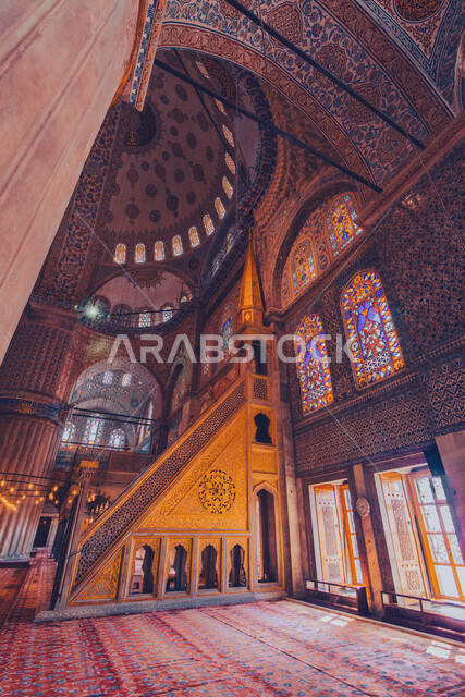 صورة من الداخل لمسجد بديكورات وتصاميم رائعة، تصميمات وديكورات اسلامية، الفن الهندسي المعماري الداخلي للمساجد، العبادة والتقرب الى الله، اسلاميات وعبادة