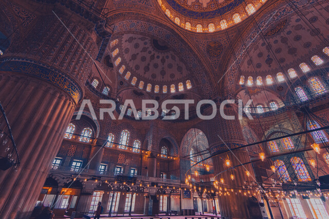 صورة من الداخل لمسجد بديكورات وتصاميم رائعة، تصميمات وديكورات اسلامية، الفن الهندسي المعماري الداخلي للمساجد، العبادة والتقرب الى الله، اسلاميات وعبادة