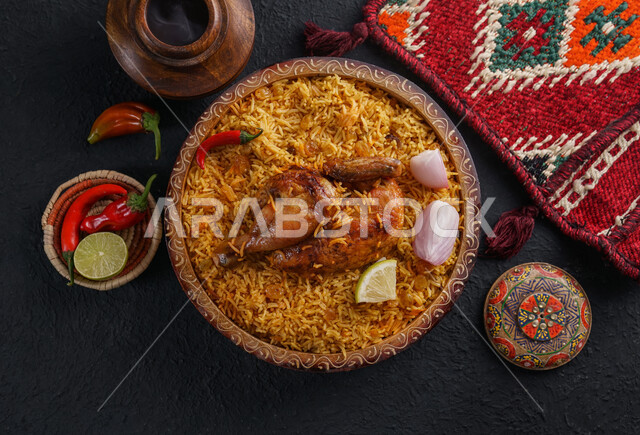 طبق من الارز مع الدجاج المشوي, كبسه مع الدجاج المندي, دجاج شوايه مع الأرز الطائفي, مأكولات عربيه سعوديه خليجيه, أطباق شعبيه, عزائم وولائم, مطاعم سعوديه