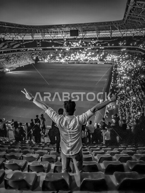  صوره بالأسود والأبيض لملعب الملك عبد الله بن عبد العزيز الرياضي في مدينة جدة بالمملكة العربية السعودية, مدينة الملك عبد الله الرياضية، المجمع الرياضي، الفن الهندسي المعماري, استاد الجوهرة المشعة، اندية وتشجيع، معالم رياضية مشهورة