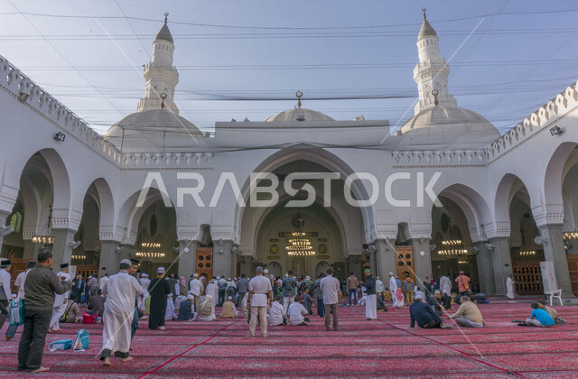 مسجد قباء في المدينة المنورة بالمملكة العربيه السعوديه، العبادة والتقرب الى الله، مسجد تاريخي أثري عريق, الفن الهندسي المعماري، مأذنة وقبة المسجد، العمارة الإسلامية في السعودية