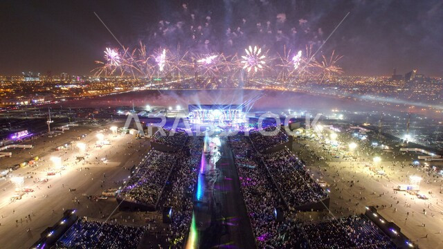 الألعاب النارية في كرنفال إليكتريك دايزي بموسم الرياض في المملكة العربية السعودية، العاب نارية، كرنفال إليكتريك دايزي، احتفالات موسم الرياض، جمال الإضاءه والانوار ليلا في مدينة الرياض، السياحه في السعوديه