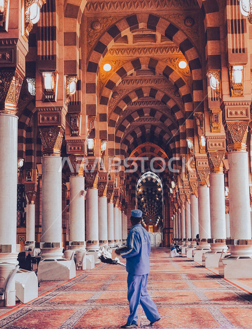 مسجد النبي محمد صلى الله عليه وسلم في المدينه المنوره, الزخرفه الإسلاميه للتصميم الداخلي للمسجد النبوي الشريف، الفن الهندسي والمعماري لبناء المسجد, الحرم المدني في المملكة العربية السعودية