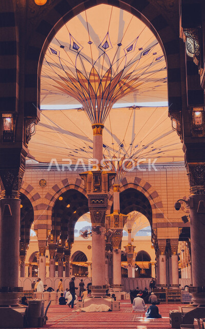 مسجد النبي محمد صلى الله عليه وسلم في المدينه المنوره, الزخرفه الإسلاميه للتصميم الداخلي للمسجد النبوي الشريف، الفن الهندسي والمعماري لبناء المسجد, الحرم المدني في المملكة العربية السعودية