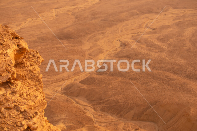 منظر طبيعي جميل  لسلسلة جبال طويق في الرياض في المملكه العربيه السعوديه, حافة نهاية العالم, مطل الجراند كانيون, مناطق سياحيه مميزه في الرياض, السياحه في المملكه العربيه السعوديه