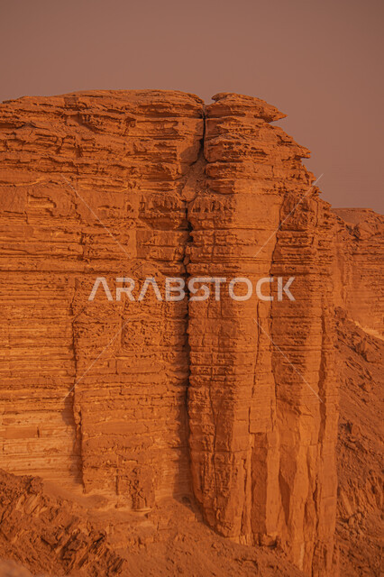منظر طبيعي جميل  لسلسلة جبال طويق في الرياض في المملكه العربيه السعوديه, حافة نهاية العالم, مطل الجراند كانيون, مناطق سياحيه مميزه في الرياض, السياحه في المملكه العربيه السعوديه
