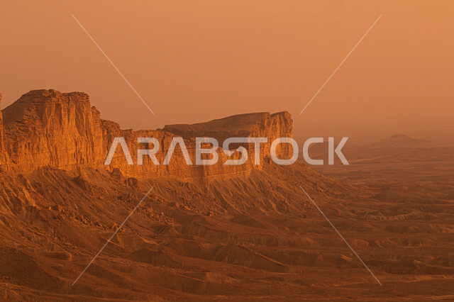 منظر طبيعي جميل  لسلسلة جبال طويق في الرياض في المملكه العربيه السعوديه, حافة نهاية العالم, مطل الجراند كانيون, مناطق سياحيه مميزه في الرياض, السياحه في المملكه العربيه السعوديه