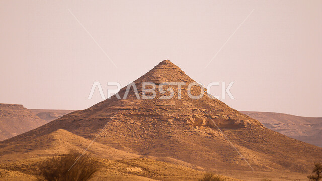 منظر طبيعي جميل  لسلسلة جبال طويق في الرياض في المملكه العربيه السعوديه, حافة نهاية العالم, مطل الجراند كانيون, مناطق سياحيه مميزه في الرياض, السياحه في المملكه العربيه السعوديه