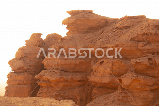 منظر طبيعي جميل  لسلسلة جبال طويق في الرياض في المملكه العربيه السعوديه, حافة نهاية العالم, مطل الجراند كانيون, مناطق سياحيه مميزه في الرياض, السياحه في المملكه العربيه السعوديه