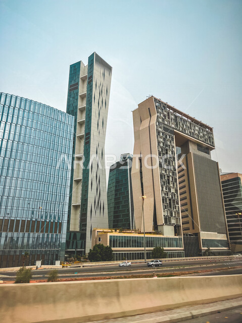 ابراج مركز الملك عبد الله المالي (كافد) في الرياض بالمملكة العربية السعودية، الطرق والشوارع، الفن الهندسي المعماري، ابراج اقتصادية، الابراج وناطحات السحاب، معالم الرياض، السياحة في السعودية