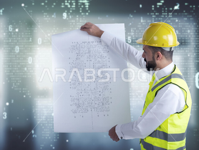 مهندس معماري عربي خليجي سعودي يرتدي قبعة وسترة الوقاية الخاصة بالعمل ، يحمل بيده مخطط البناء ، متابعة المشروع وتدقيق العمل ، الاشراف والرقابة على المشاريع الهندسية ، الهندسة المعمارية ، خلفية المشاريع الإنشائية .