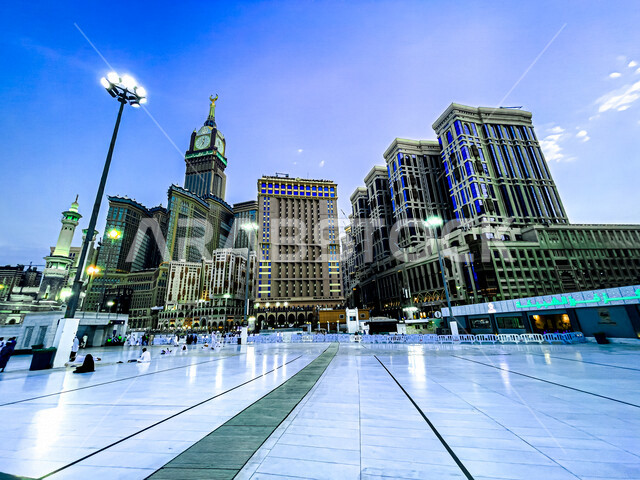 الحرم المكي الشريف في مكة المكرمة بالمملكة العربية السعودية، مبنى برج الساعة الملكي، ابراج وناطحات سحاب، الفن الهندسي المعماري، معالم دينية اسلامية في المملكة العربية السعودية