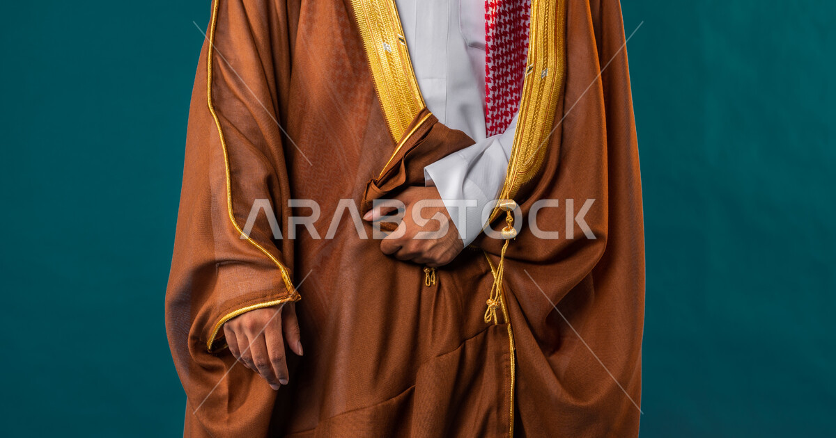كروما لرجل عربي خليجي سعودي يرتدي البشت السعودي، زي سعودي للمناسبات 