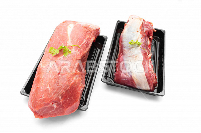 مجموعه من اللحوم النيئه الحمراء الطازجه الجاهزه للطهي, لحوم المواشي المتنوعه, متجر بيع اللحوم, مأكولات حيوانيه طازجه, أصناف لحوم مختلفه, اللحوم الحمراء