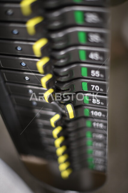 ادوات تقوية عضلات الجسم وبنائها، رفع الأثقال، الأوزان الحديدية الثقيلة، كمال الأجسام، لياقة ورشاقة