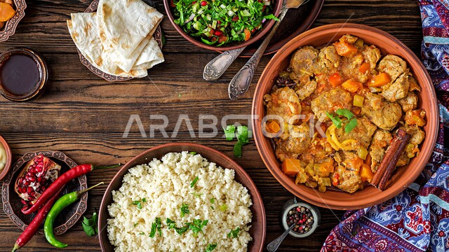 أصناف متنوعه من المأكولات الشهيره, أطباق شعبيه تقليديه, مائدة طعام، مطاعم عربية شرقية، وصفات وأطباق طعام لذيذة، مطاعم عربيه في السعودية