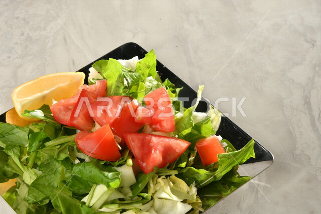 طبق سلطة الخضار اللذيذ، طبق المقبلات، اطباق عربية، ماكولات شرقية، مطاعم للمأكولات العربية الشرقية، وجبات الطعام الشهية، اكلات عربية شرقية