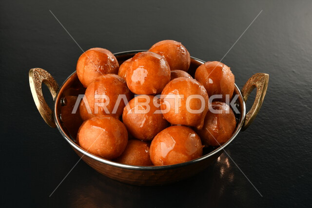 طبق اللقيمات اللذيذ، حلا شرقي، حلويات وسكريات، الحلوى الشهية، التحلاية، حلويات شهية ولذيذة، حلوى اللقيمات، وصفات وأطباق حلوى لذيذة، مطاعم للمأكولات العربية الشرقية