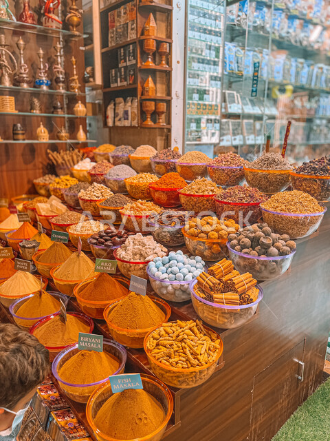 صورة مقربة لمجموعة من التوابل والبهارات، سوق التوابل و البهارات، محلات بيع البهارات