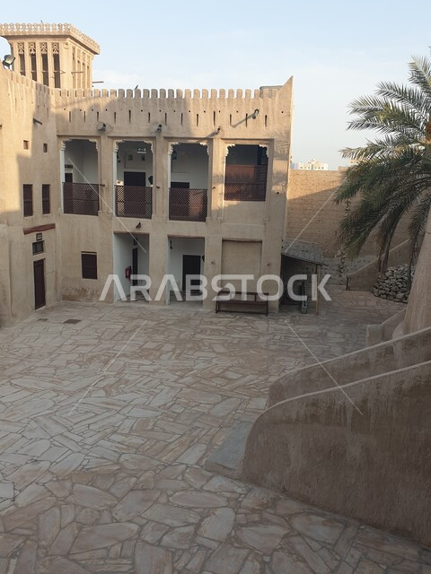 متحف عجمان في إمارة عجمان في دولة الامارات العربية المتحدة، التراث العربي الأصيل وفن العمارة في الماضي، قصر العائلة الحاكمة سابقا في عجمان، معالم سياحية تاريخية قديمة، مباني طينية قديمة من التراث الإماراتي، أماكن أثرية تاريخية في الإمارات