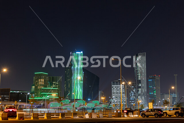 مركز الملك عبدالله المالي ( كافد ) في الرياض بالمملكة العربية السعودية، إحتفالات اليوم الوطني السعودي، أبراج وناطحات سحاب مضيئة باللون الأخضر، فعاليات اليوم الوطني السعودي، معالم الرياض المشهورة، المدينة المالية، السياحة في السعودية