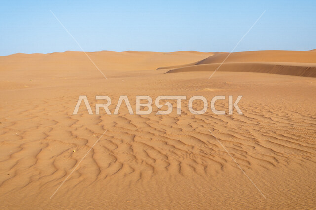 الكثبان الرملية في المناطق الصحراوية، التشكيلات الرملية، الرمال الذهبية في الصحراء، التضاريس الصحراوية، مناطق صحراوية، جمال الطبيعة الصحراوية