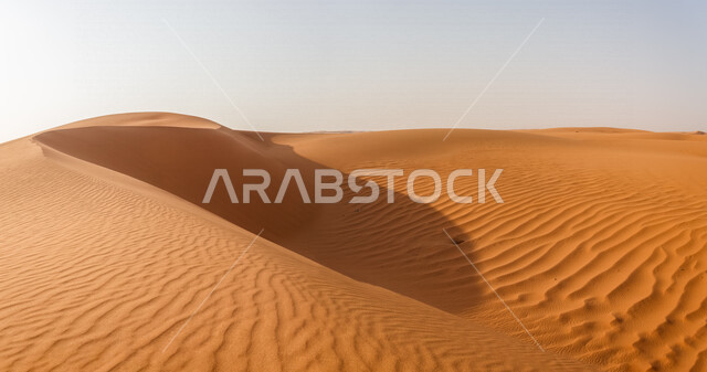 الكثبان الرملية في المناطق الصحراوية، التشكيلات الرملية، الرمال الذهبية في الصحراء، التضاريس الصحراوية، مناطق صحراوية، جمال الطبيعة الصحراوية