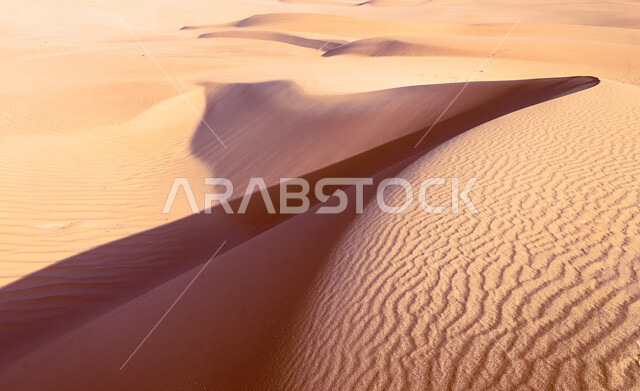 الكثبان الرملية في المناطق الصحراوية، التشكيلات الرملية، الرمال الذهبية في الصحراء، التضاريس الصحراوية، مناطق صحراوية، جمال الطبيعة الصحراوية