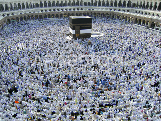 حجاج بيت الله الحرام في الحرم المكي الشريف بالمملكة العربية السعودية، اداءة الصلاة في الحرم المكي،  العبادة والتقرب إلى الله، أداء مناسك الحج والعمرة، معالم دينية إسلامية، موسم الحج