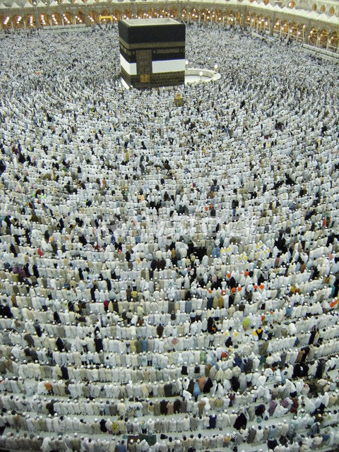 Pilgrims of the Holy House of God in the Holy Mosque in the Kingdom of Saudi Arabia, performing prayers in the Great Mosque of Mecca, worship and getting closer to God, performing Hajj and Umrah, Islamic religious landmarks, Hajj season