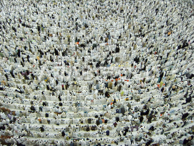 حجاج بيت الله الحرام في الحرم المكي الشريف بالمملكة العربية السعودية، اداءة الصلاة في الحرم المكي،  العبادة والتقرب إلى الله، أداء مناسك الحج والعمرة، معالم دينية إسلامية، موسم الحج