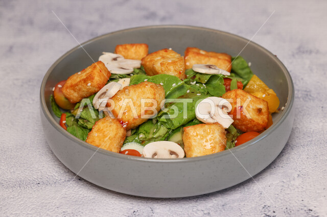 طبق سلطة المقبلات اللذيذ، اطباق عربية، ماكولات شرقية، مطاعم للمأكولات العربية الشرقية، وجبات الطعام الشهية، اكلات عربية شرقية
