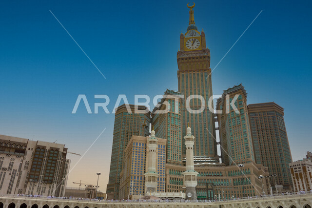 أبراج مكه المطله على الحرم المكي في مكه المكرمه, فنادق فاخره أمام الحرم المكي, برج الساعه, التطور العمراني في مكه المكرمه, الفن الهندسي والعمراني لفنادق مكه