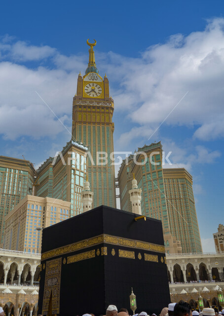 صورة ابداعية للحرم المكي، الكعبة المشرفة في مكة المكرمة بالمملكة العربية السعودية، أداء مناسك الحج والعمرة، الطواف حول الكعبة المشرفة، العبادة والتقرب الى الله، معالم دينية اسلامية في السعودية, برج الساعه