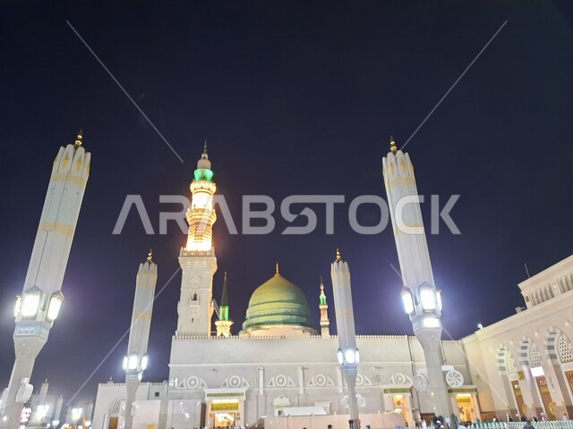 Close-up of the Prophet's Mosque in Medina, Saudi Arabia in night mode, the Prophet's Mosque, Islamic holy places, Islamism and worship, Islamic religious landmarks, the green dome and minaret of the Prophet's Mosque, electronic umbrellas