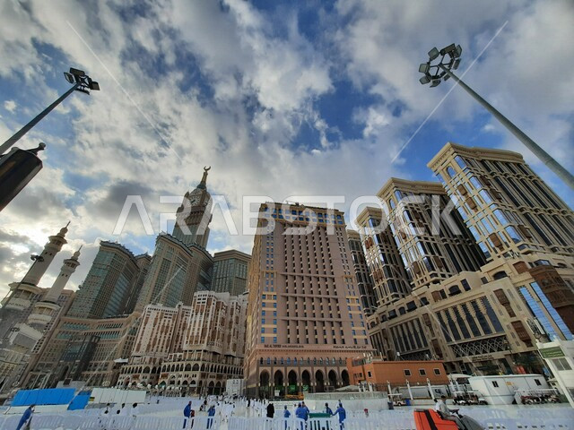 صورة بانورامية للحرم المكي في مكة المكرمة بالمملكة العربية السعودية، برج الساعة، ابراج وناطحات سحاب، الفن الهندسي المعماري، أبراج الحرم المكي الشريف، معالم السعودية المشهورة