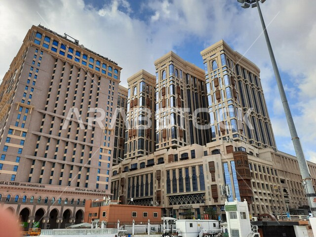 ابراج شركة جبل عمر للتطوير في مكة المكرمة بالمملكة العربية السعودية، الابراج وناطحات السحاب، فنادق ومنتجعات كونراد (كونراد مكة) في قلب المدينة المقدسة، سوق الخليل داخل مجمعات جبل عمر، فندق وأبراج مكة، ابراج مكة هيلتون، السياحة في السعودية