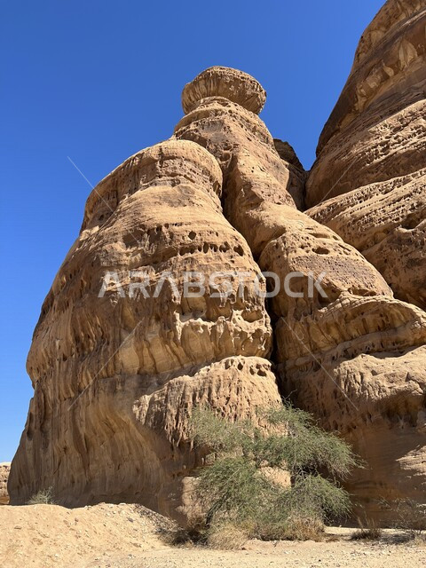 التكوينات الصخرية بمحافظة العلا في المملكة العربية السعودية، الطبيعة الصحراوية، الجبال والتشكيلات الصخرية في محافظة العلا، أماكن سياحية، معالم تاريخية أثرية قديمة