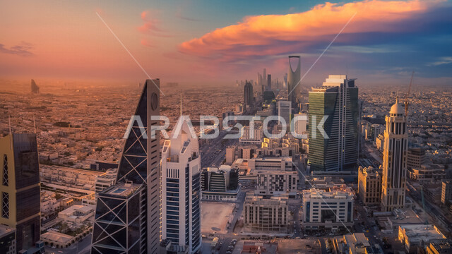 صورة إبداعية لمدينة الرياض، الأبراج وناطحات السحاب، الفن الهندسي المعماري بالسعودية، معالم سياحية مشهورة بالرياض في المملكة العربية السعودية، أفق مدينة الرياض، طريق الملك فهد بالرياض، أبراج الرياض