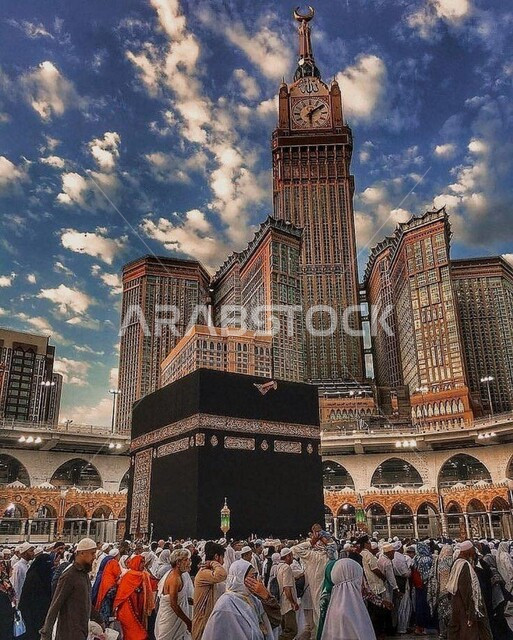 الحرم المكي الشريف في مكة المكرمة بالمملكة العربية السعودية ، أداء مناسك الحج والعمرة، العبادة والتقرب إلى الله، معالم دينية إسلامية، موسم الحج 2022 ، الطواف حول الكعبة المشرفة في مكة المكرمة, فنادق أبراج الساعه