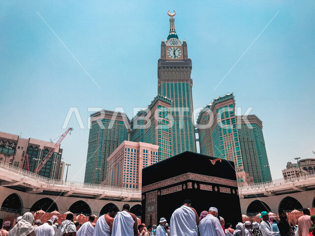 الحرم المكي الشريف في مكة المكرمة بالمملكة العربية السعودية ، أداء مناسك الحج والعمرة، العبادة والتقرب إلى الله، معالم دينية إسلامية، موسم الحج 2022 ، الطواف حول الكعبة المشرفة في مكة المكرمة, فنادق أبراج الساعه